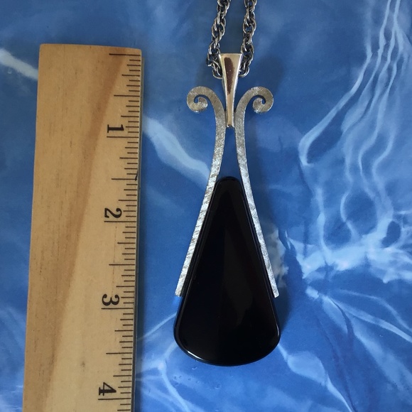 Vintage 1970’s Avon Silver Necklace with Ebony Teardrop Pendant - Picture 4 of 16